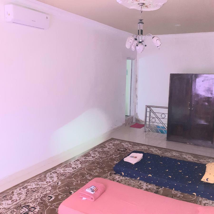 Almira Homestay Near Airport Jambi Ngoại thất bức ảnh
